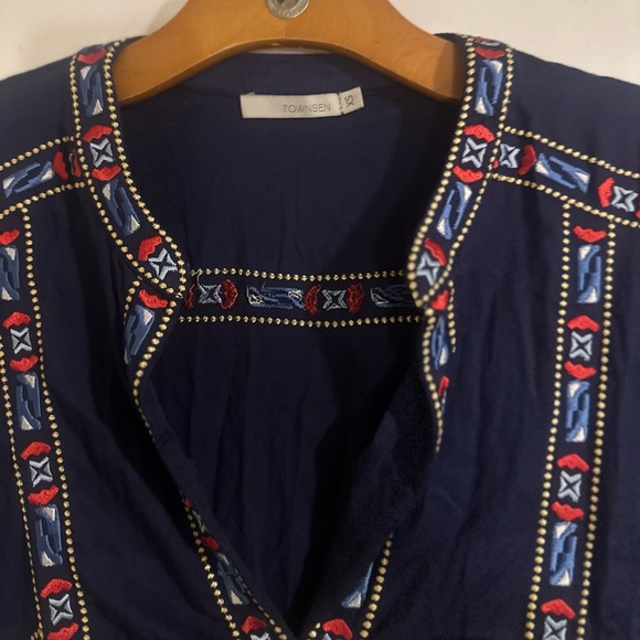 Piper‎ Townsen Navy Embroidered Tunic Top Blouse Womens XSmall Boho oversized - Picture 3 of 6